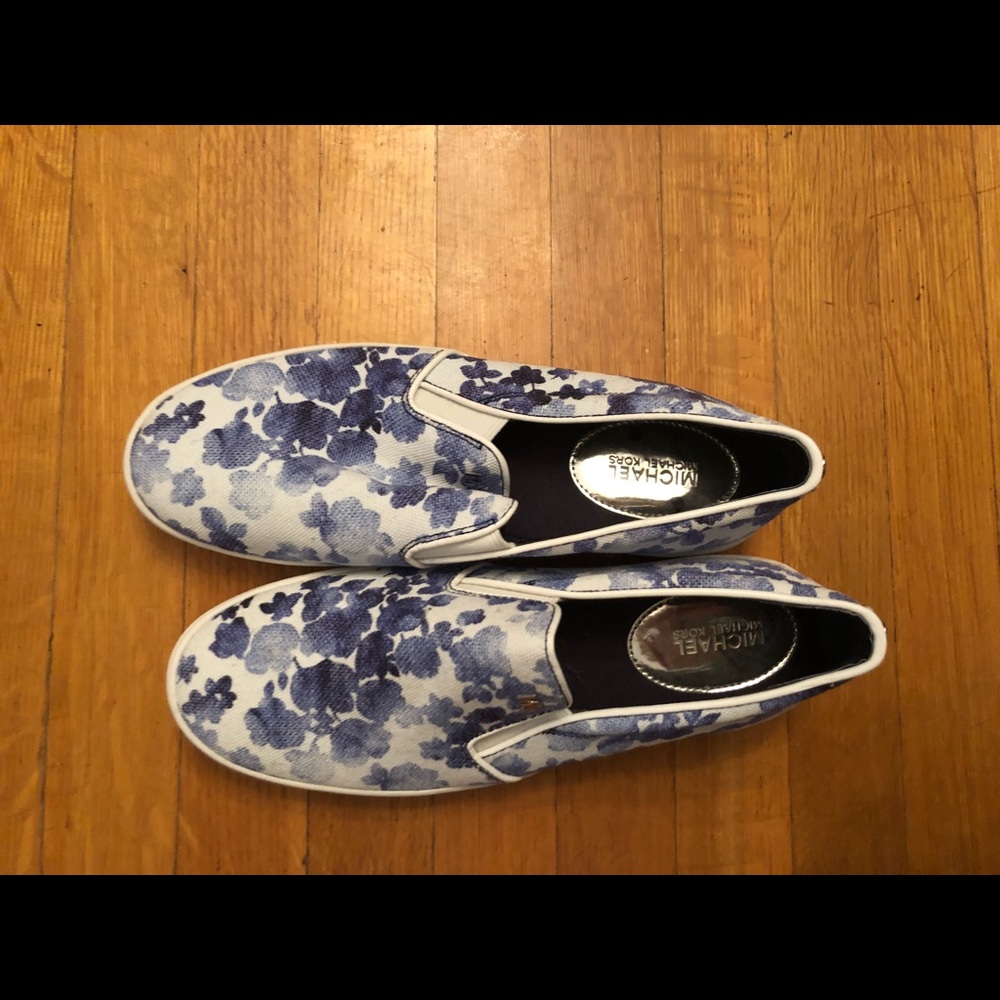 Shoes - Picture 2 of 3